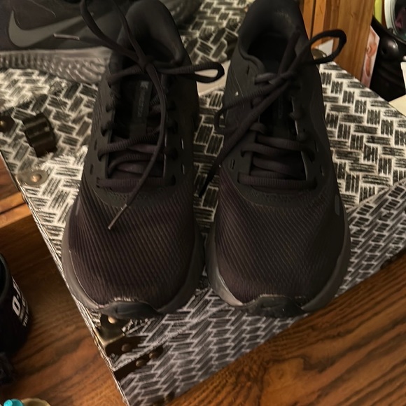 Nike Men’s Sneakers size 8.5 - Picture 2 of 5